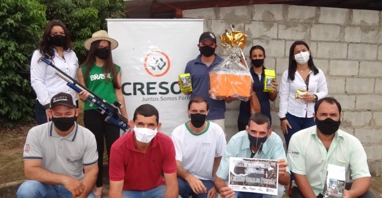 Cafeicultor Luciano - 'Café da Brenda', conquistou a 3 colocação no Concurso Municipal de Qualidade dos Cafés de Manhuaçu (C. Boa Vista / São Sebastião do Sacramento. 
Destaque para a filha do cafeicultor, Brenda Pereira, Campeã Nacional de Tiro Esportivo.