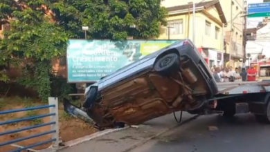 carro cai no rio